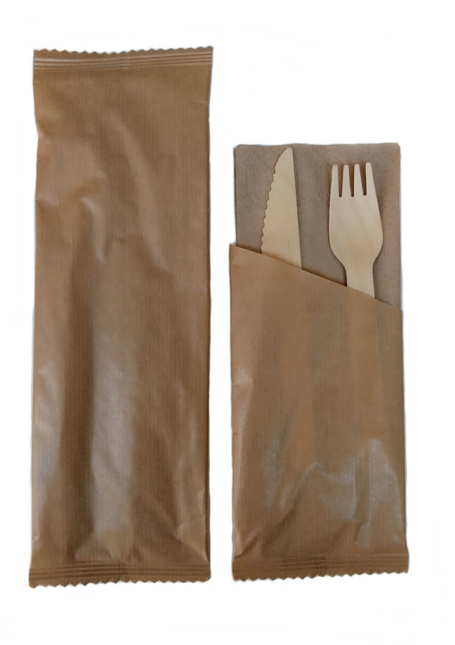 Besteck-Set Holz Gabel, Messer, Serviette in brauner Kraftpapiertüte verpackt. | Foodypack.de